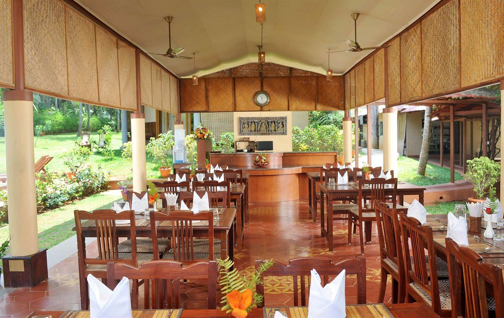 Hotel Ananda Lakshmi Ayurveda Retreat Chowara Exterior foto
