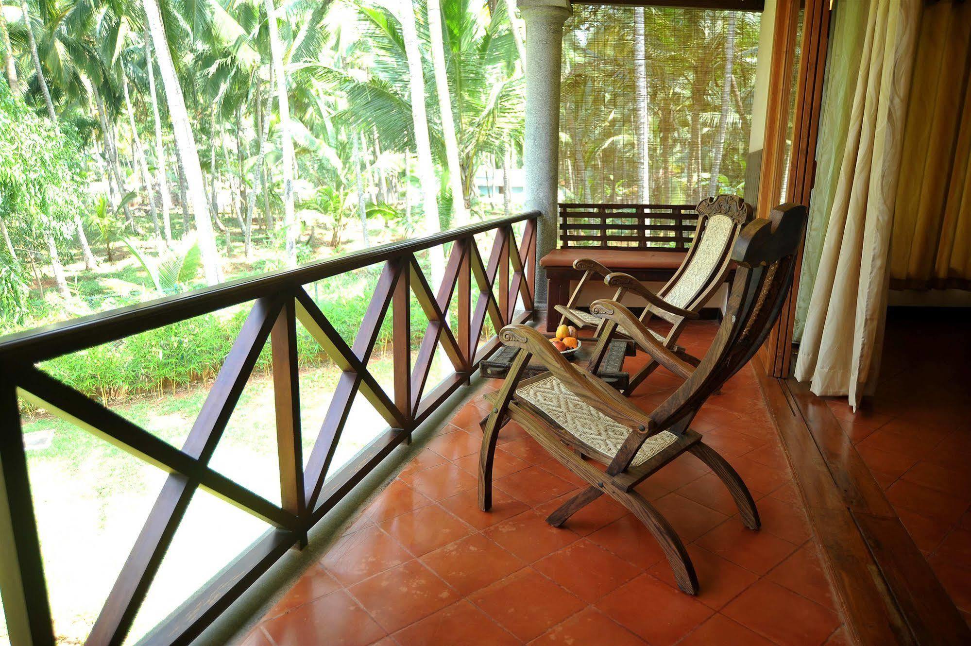 Hotel Ananda Lakshmi Ayurveda Retreat Chowara Exterior foto