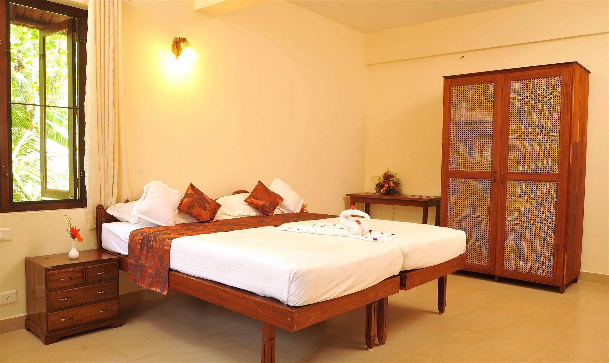 Hotel Ananda Lakshmi Ayurveda Retreat Chowara Exterior foto